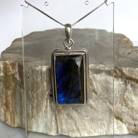 Sterling Silver 925 Bezel Set Blue Flash Labradorite Pendant Necklace 18" Chain - Picture 13 of 16